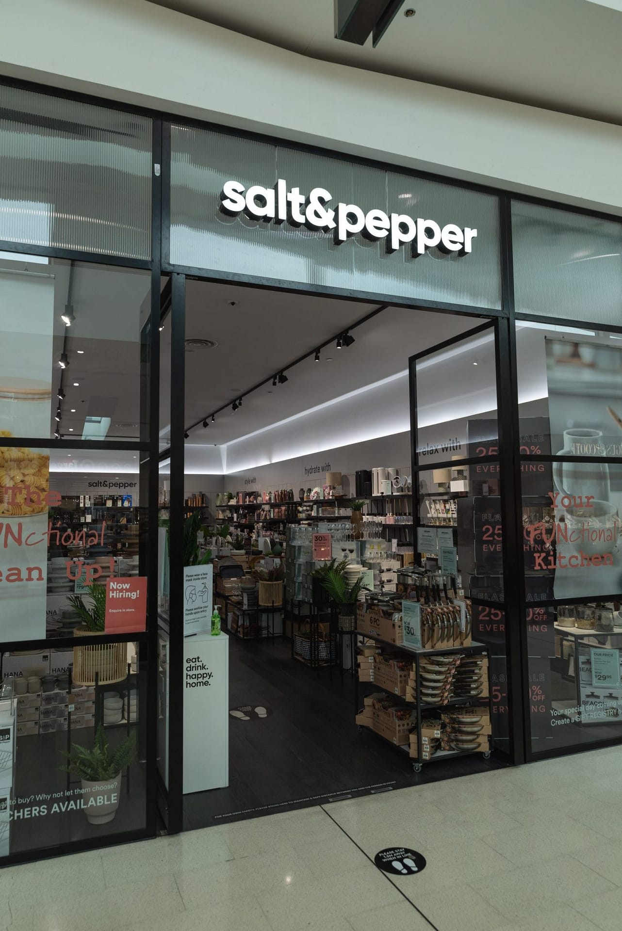 SALT & PEPPER